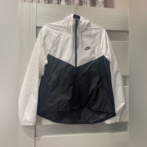 Brand New Nike Windbreaker Size Small